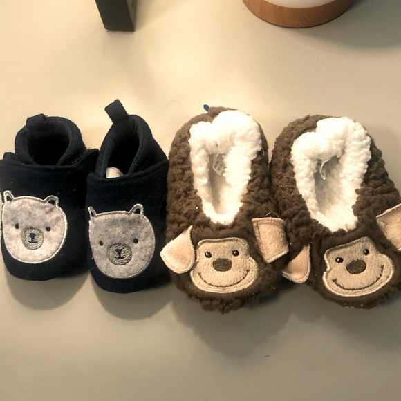 Baby slippers and newborn mittens - Picture 1 of 14